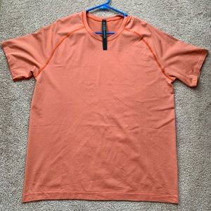 Brand new WO tags Men’s Large Lululemon Metal Vent Tech Short Sleeve Shirt 2.0